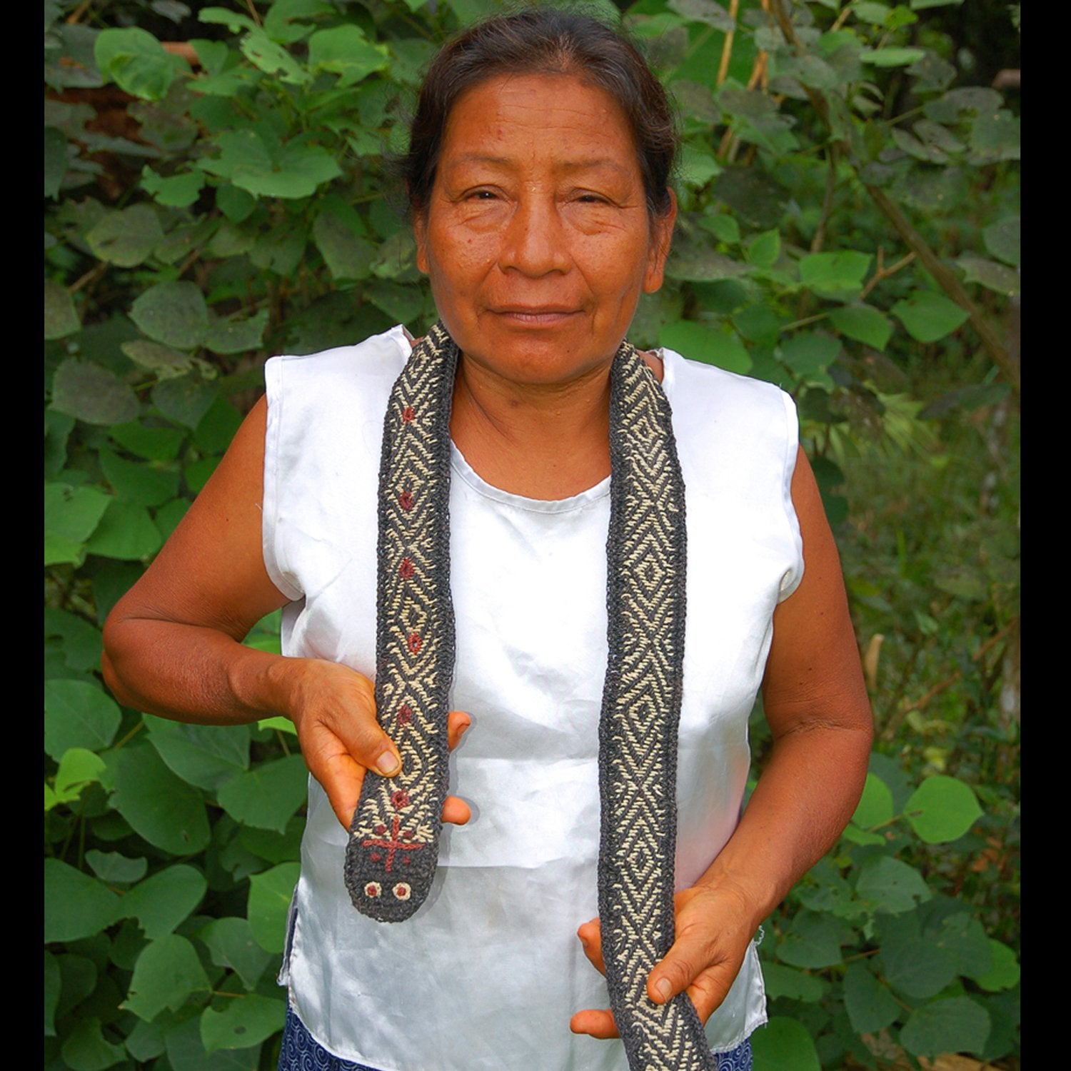 GS01A Ena Chichaco with Amazon black anaconda guitar strap -