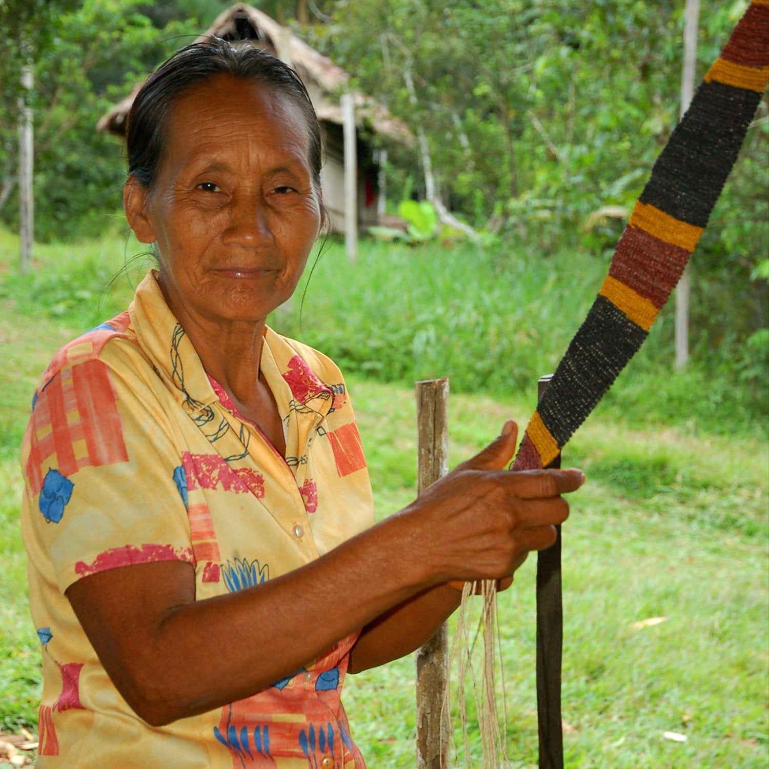 GS02C: Native artisan Raquel Lopez making Amazon guitar strap - coral snake