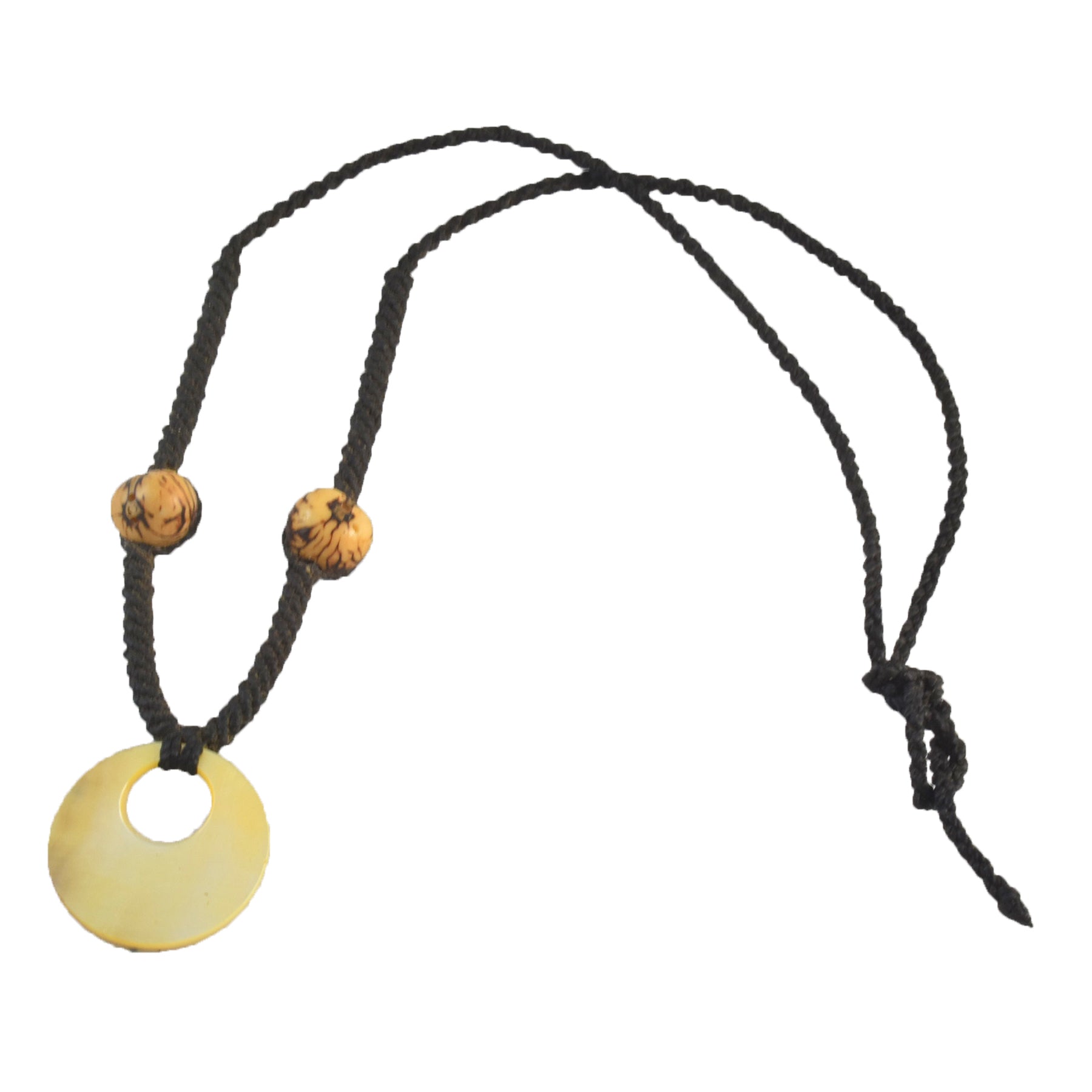 Oyster white shell and açaí seed macrame necklace - Amazon Ecology