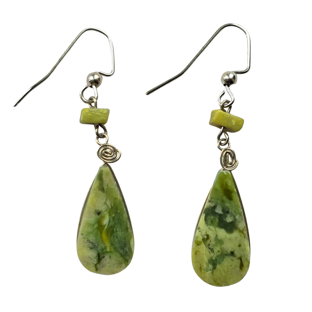 Green Serpentine teardrop stone and silver wire earrings - Made by Peruvian Amazon Artisan - Amazon Ecology