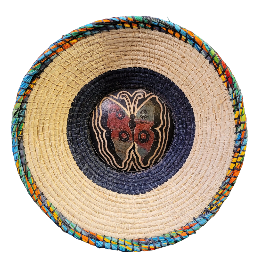 CHAMBIRA BASKET WITH WILDLIIFE CARVING ON CALABASH CENTER