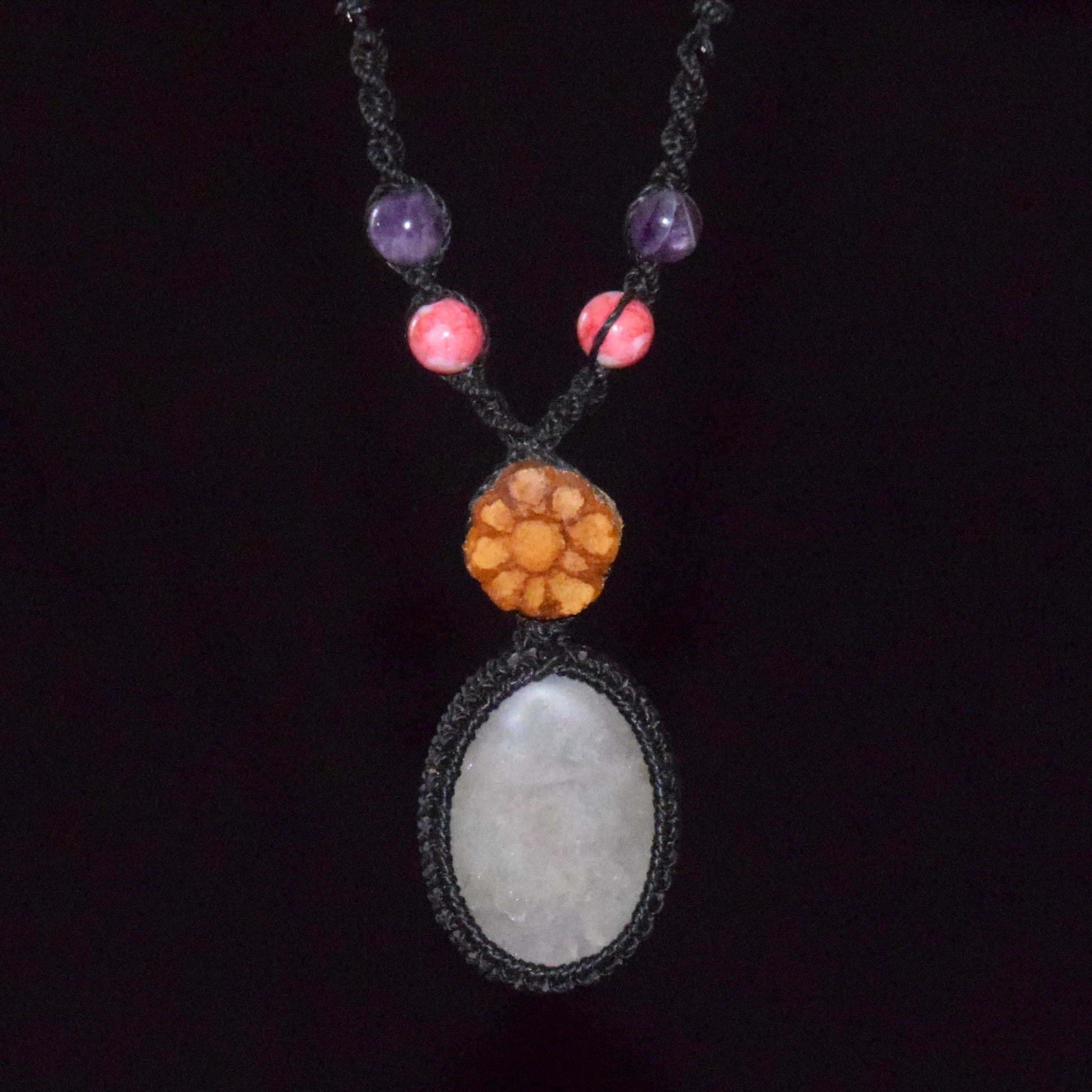 Ayahuasca vine and white quartz macrame necklace - Amazon Ecology