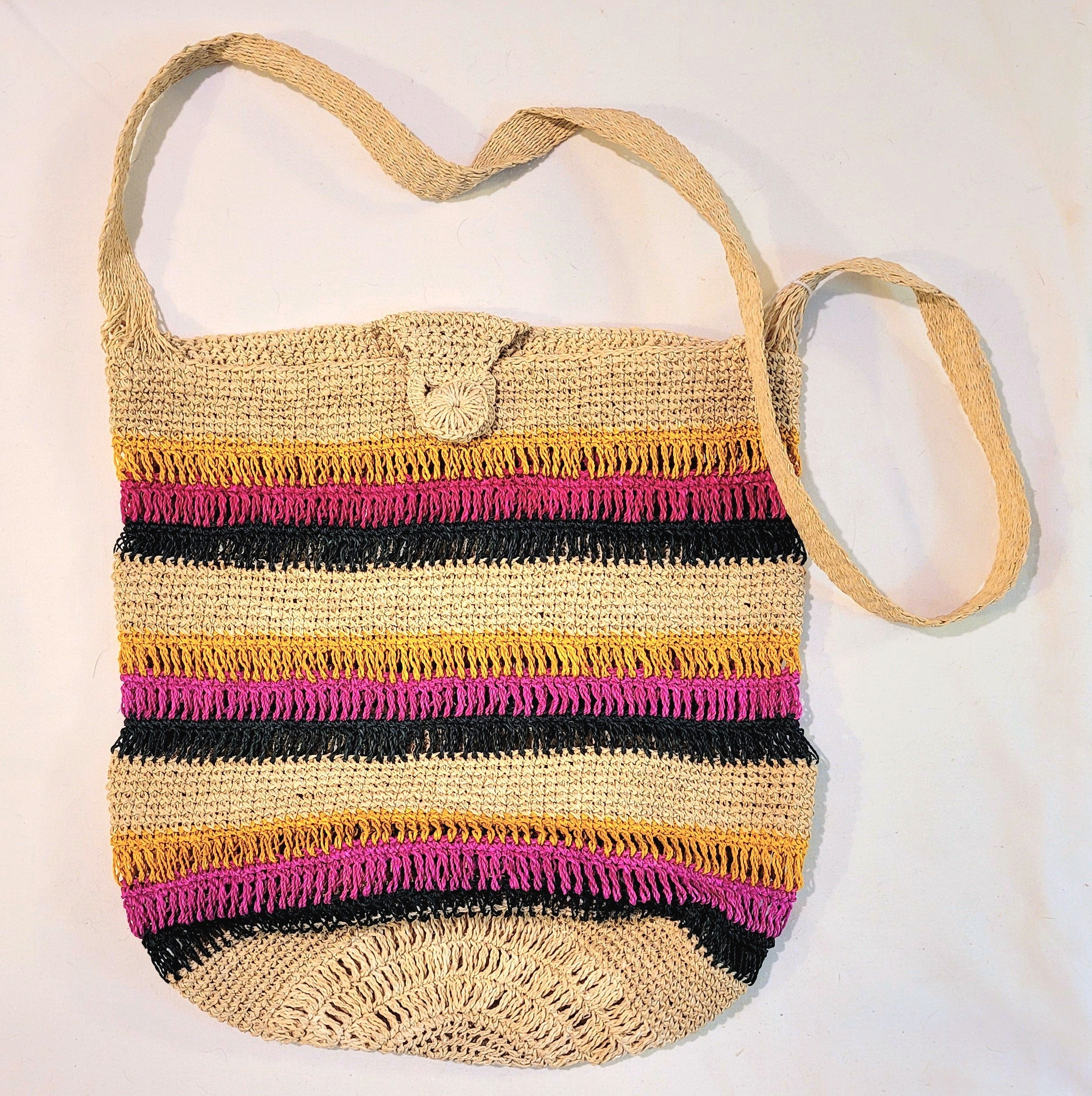 Hand made round bottom chambira fiber shoulder bag made by Peruvian Amazon artisan - Amazon Ecology
